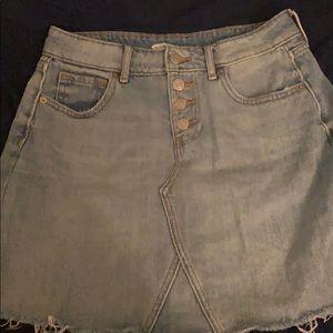 OldNavy light wash button up jean skirt w/ pockets